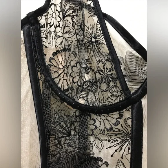 VS Victoria's Secret Lace Merrywidow Garter Corset top M/L - Picture 7 of 10